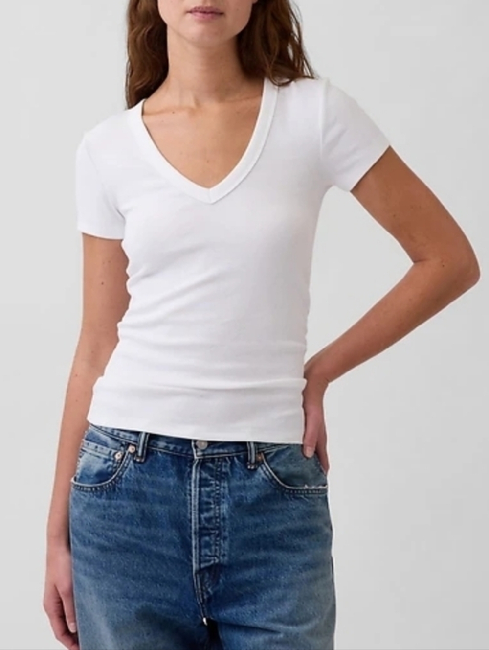 GAP Modern V-Neck T-Shirt in Fresh White